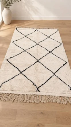 Tapis berbère Beni Ouarain écru et noir en laine