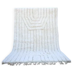 Tapis berbère écru en laine à motifs relief – 150 × 240 cm
