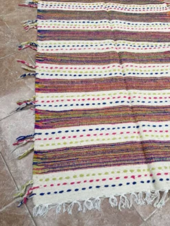Tapis berbère kilim tissé à la main : petit tapis d'appoint marocain