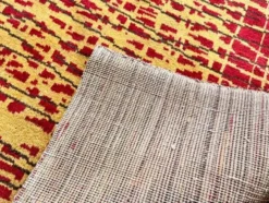 Tapis/carpet en bouclé abstrait organique design des années 1960, Tchécoslovaquie.