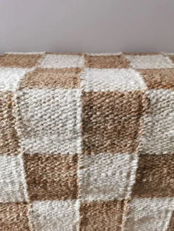Tapis à carreaux en jute