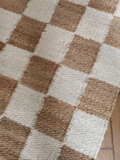 Tapis à carreaux en jute
