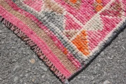 Tapis couloir turc rose vif, tapis vintage boho, 83x353 cm