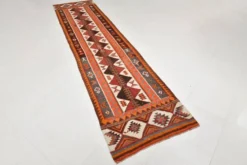 Tapis couloir vintage kilim orange et marron, motif oriental
