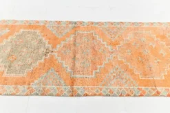 Tapis couloir vintage turc en laine Oushak, ton abricot