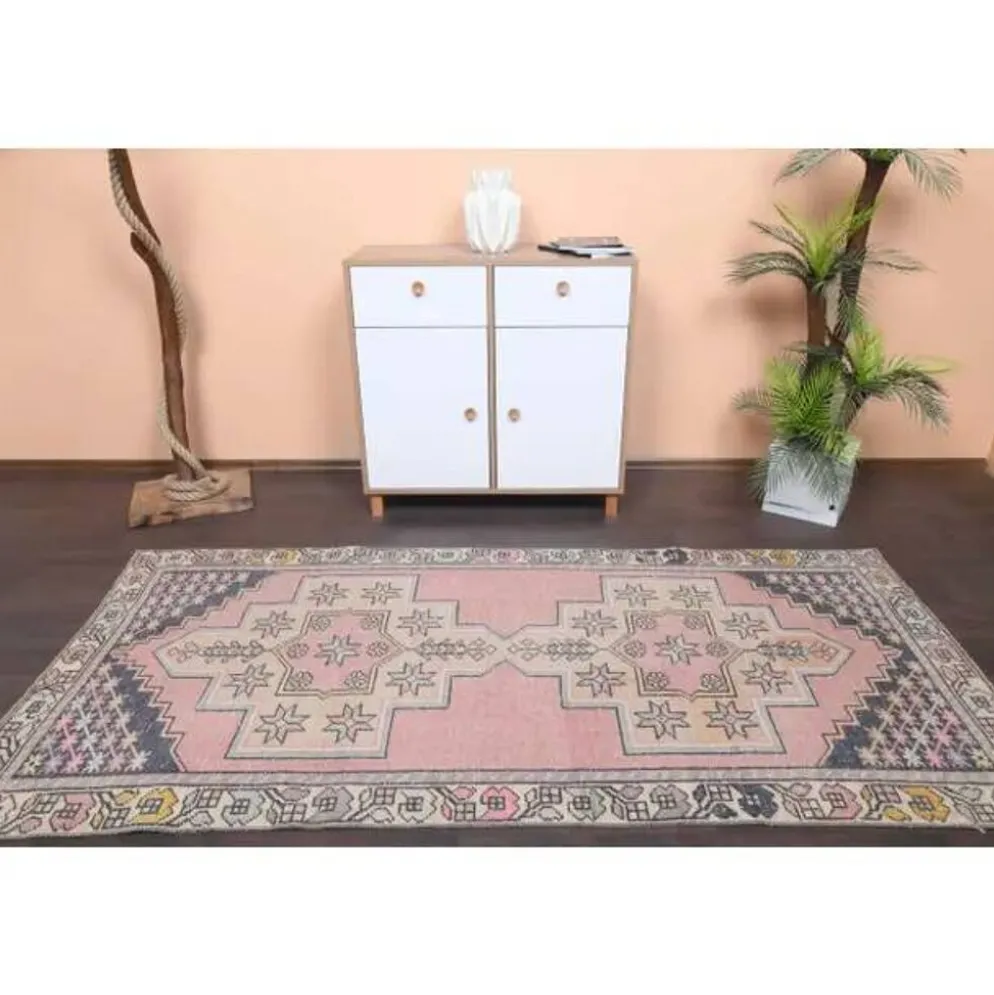 Tapis couloir vintage turc Oushak fait à la main en laine et coton rose 117x254
