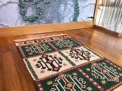 Tapis coureur kilim fait main au design traditionnel