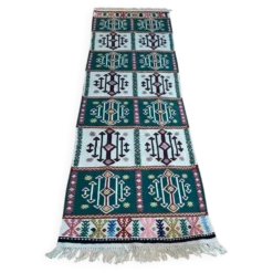 Tapis coureur kilim fait main au design traditionnel