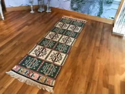 Tapis coureur kilim fait main au design traditionnel