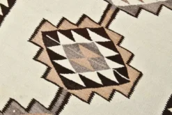 Tapis coureur tribal kilim blanc cassé et marron, 101x388 cm