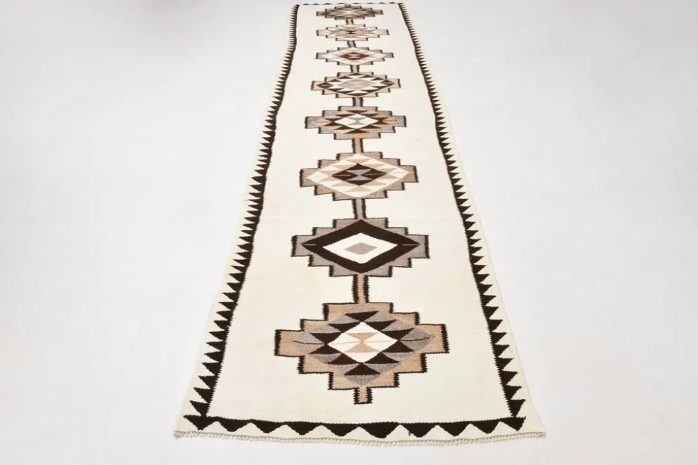 Tapis coureur tribal kilim blanc cassé et marron, 101x388 cm