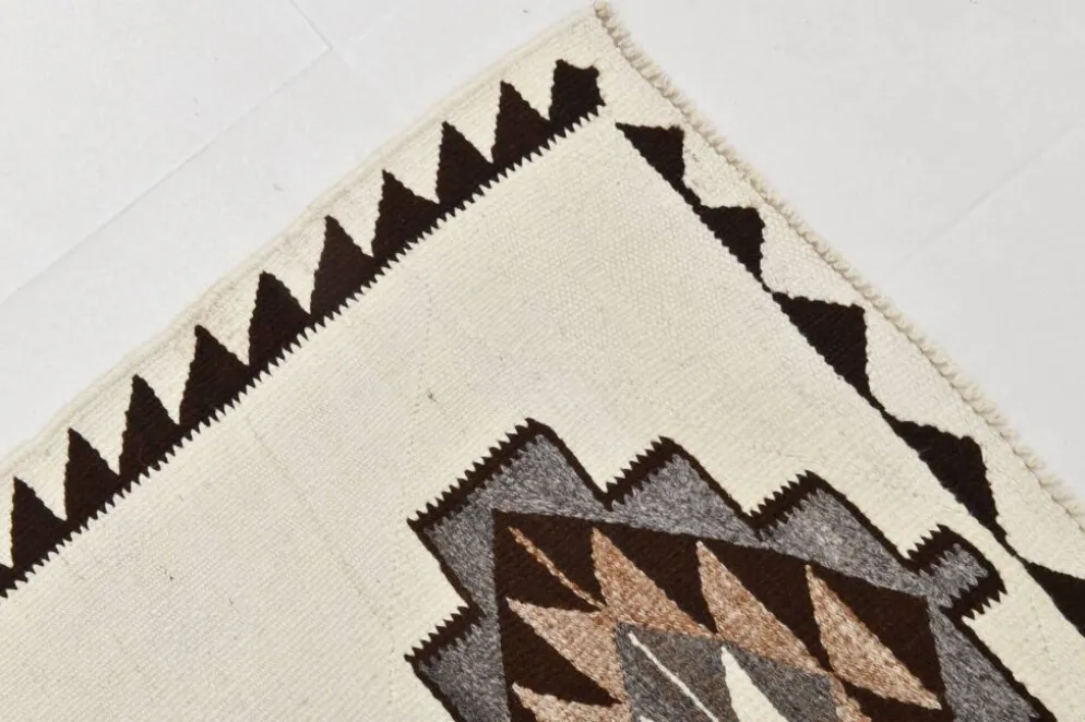Tapis coureur tribal kilim blanc cassé et marron, 101x388 cm