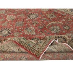 Tapis d'area vintage turc unique en son genre. Tapis en laine rouge noué à la main pour le salon.