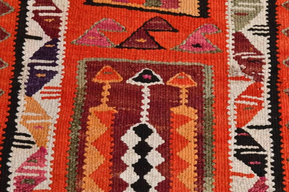 Tapis de couloir tribal kilim géométrique orange et rose