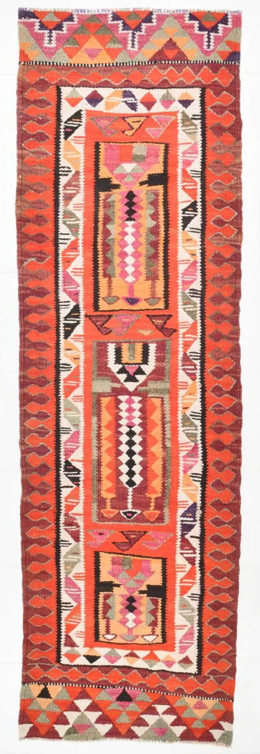 Tapis de couloir tribal kilim géométrique orange et rose