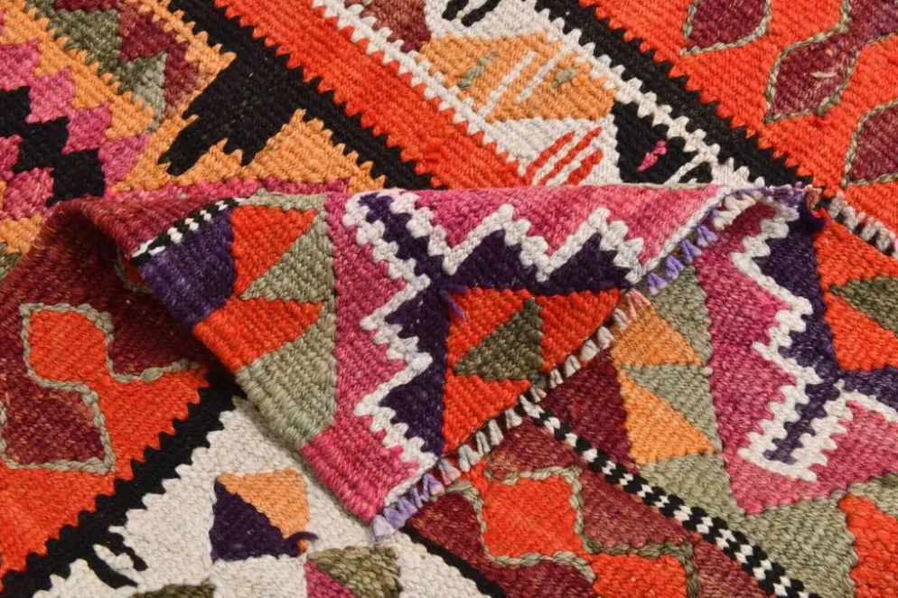 Tapis de couloir tribal kilim géométrique orange et rose