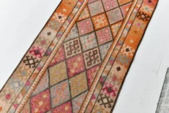 Tapis de couloir turc vintage long rose et orange, 87 x 395 cm