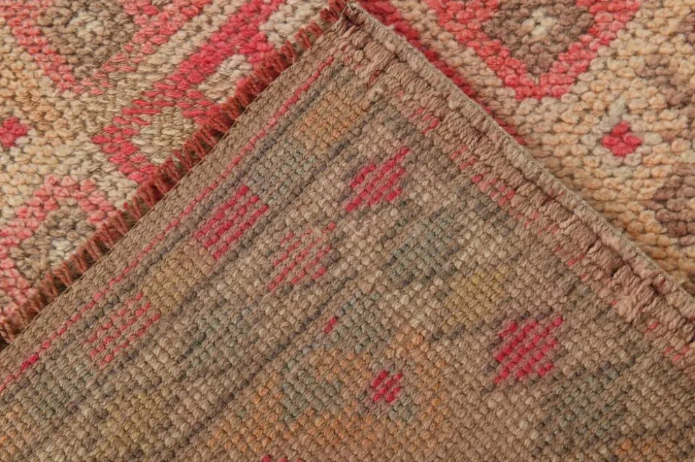 Tapis de couloir vintage Kilim, Tons Rose et Beige, Motifs Anatoliens Géométriques