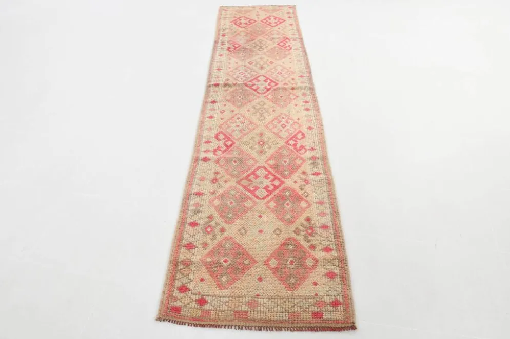 Tapis de couloir vintage Kilim, Tons Rose et Beige, Motifs Anatoliens Géométriques