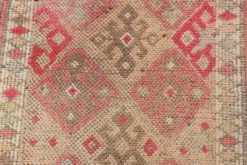 Tapis de couloir vintage Kilim, Tons Rose et Beige, Motifs Anatoliens Géométriques