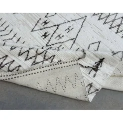 Tapis de style marocain fait main. 100 % laine naturelle. Tapis Beni Ourain moderne.