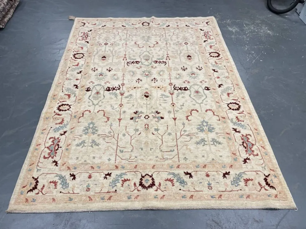 Tapis en laine crème à motifs floraux fait main, style oriental moderne pour salon