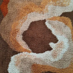 Tapis en laine de l'ère spatiale des années 1970 | Motif de vague organique moderne du milieu du siècle. Fabriqué en Italie.