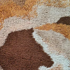 Tapis en laine de l'ère spatiale des années 1970 | Motif de vague organique moderne du milieu du siècle. Fabriqué en Italie.
