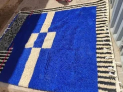 Tapis en laine naturel beni ourain a motifs colorés 150/250 cm