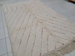 Tapis en laine naturel fait main artisanale traditionnelle taille 2/3 m