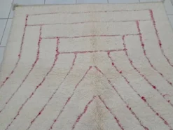 Tapis en laine naturel fait main artisanale traditionnelle taille 2/3 m