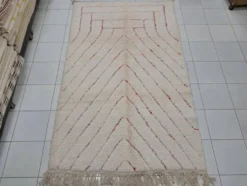 Tapis en laine naturel fait main artisanale traditionnelle taille 2/3 m