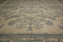 Tapis en laine noué à la main bleu clair, grand modèle floral crème, tapis Zeigler pour intérieur.