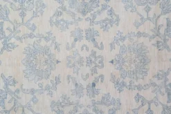 Tapis en laine noué à la main bleu clair, grand modèle floral crème, tapis Zeigler pour intérieur.