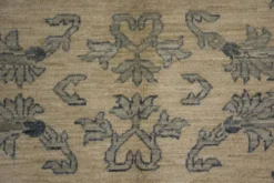 Tapis en laine noué à la main bleu clair, grand modèle floral crème, tapis Zeigler pour intérieur.