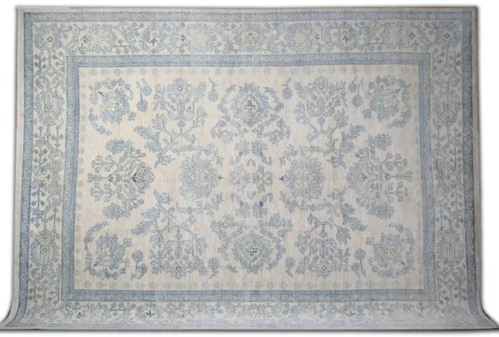 Tapis en laine noué à la main bleu clair, grand modèle floral crème, tapis Zeigler pour intérieur.