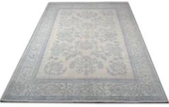 Tapis en laine noué à la main bleu clair, grand modèle floral crème, tapis Zeigler pour intérieur.