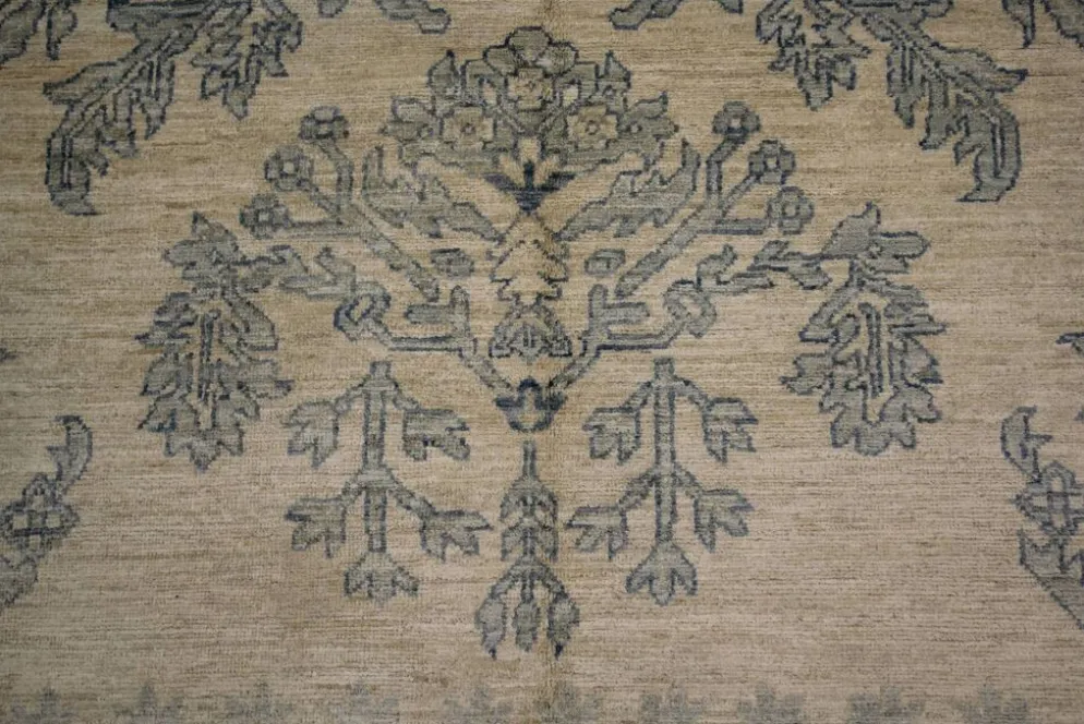 Tapis en laine noué à la main bleu clair, grand modèle floral crème, tapis Zeigler pour intérieur.