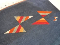 Tapis en laine noué à la main postmoderne du Népal, vintage des années 1980