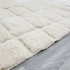 Tapis en laine pure fait main artisanale traditionnelle blanche 2/3 m