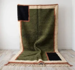 Tapis en laine pure fait main sur mesure avec magnifique designe 1,5/2,5 m