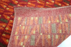Tapis en laine rouge avec design original, années 1960