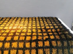 Tapis en laine Rya, conçu par le célèbre Verner Panton (1926-1998)