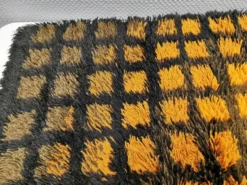 Tapis en laine Rya, conçu par le célèbre Verner Panton (1926-1998)
