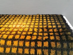 Tapis en laine Rya, conçu par le célèbre Verner Panton (1926-1998)