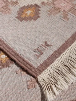 Tapis en laine suédoise tissé à plat Karin Jönsson, 70x120cm, signé