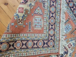 Tapis en laine traditionnel turc ou oriental