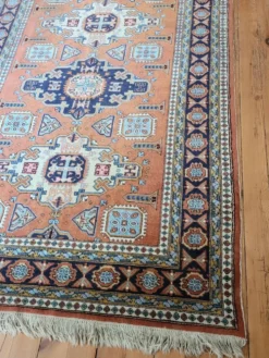 Tapis en laine traditionnel turc ou oriental