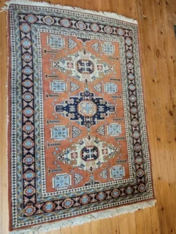 Tapis en laine traditionnel turc ou oriental