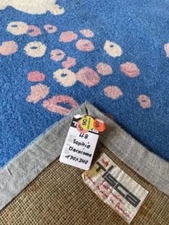 Tapis en laine tufté à la main 